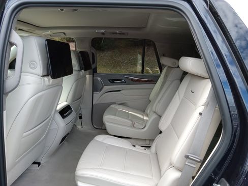 Used 2021 Cadillac Escalade Premium Luxury Platinum image 14