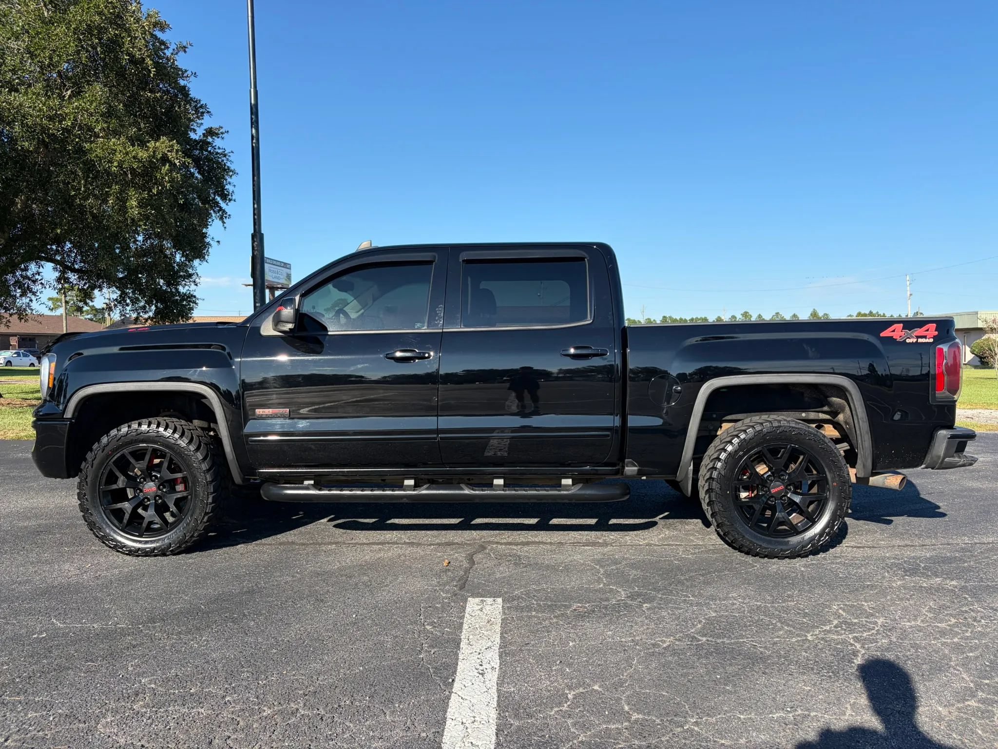 Used 2017 GMC Sierra 1500 SLT AWD/4WD image 4
