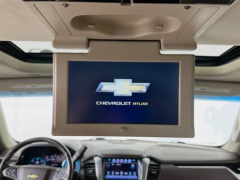 Used 2018 Chevrolet Suburban Premier image 32