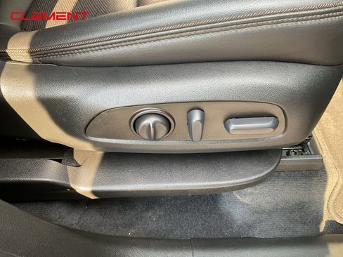 Used 2023 Chevrolet Traverse High Country image 38