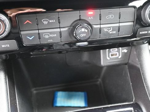 Used 2024 Jeep Compass Latitude AWD/4WD image 31