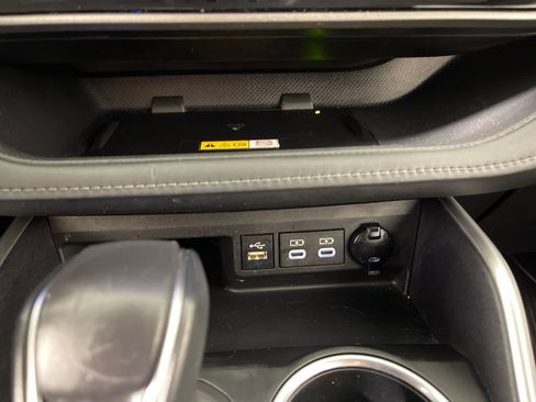 Used 2023 Toyota Highlander XLE FWD image 30