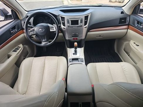 Used 2014 Subaru Outback 2.5i Limited w/ Moonroof Package AWD/4WD image 10