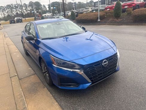 Used 2025 Nissan Altima 2.5 SV image 3