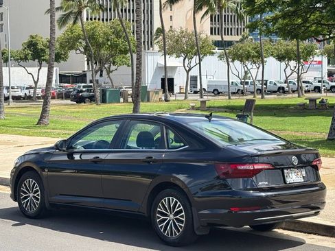 Used 2021 Volkswagen Jetta SE FWD image 3