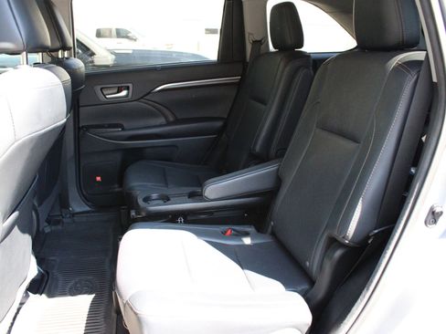 Used 2016 Toyota Highlander Limited AWD/4WD image 18