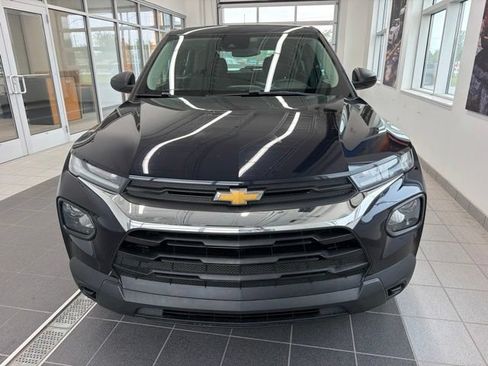 Used 2021 Chevrolet TrailBlazer LS FWD image 2