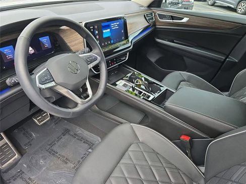 Used 2025 Volkswagen Atlas SEL Premium R-Line image 19