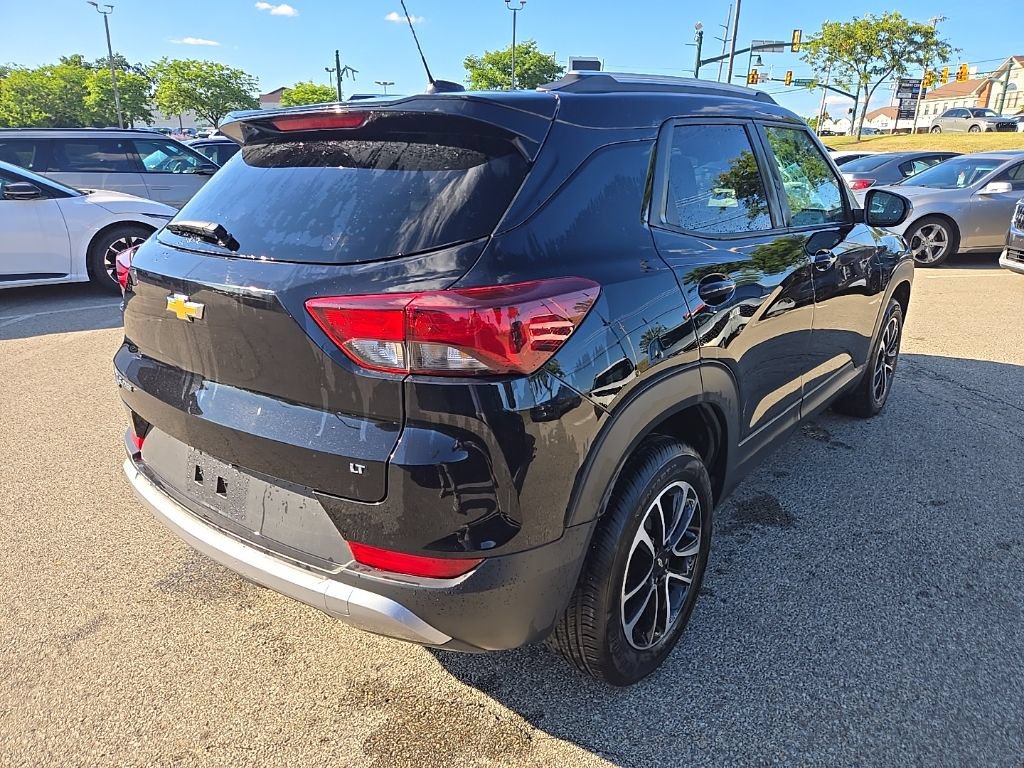 Used 2024 Chevrolet TrailBlazer LT AWD/4WD image 3