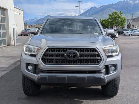 Used 2017 Toyota Tacoma SR5 AWD/4WD image 11