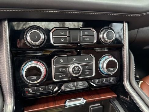 Used 2023 GMC Yukon Denali Ultimate image 17