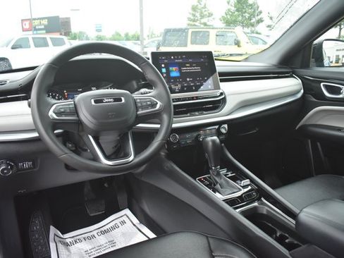 Used 2025 Jeep Compass Limited AWD/4WD image 19
