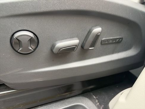 Used 2025 Volkswagen ID. Buzz 1st Edition image 7