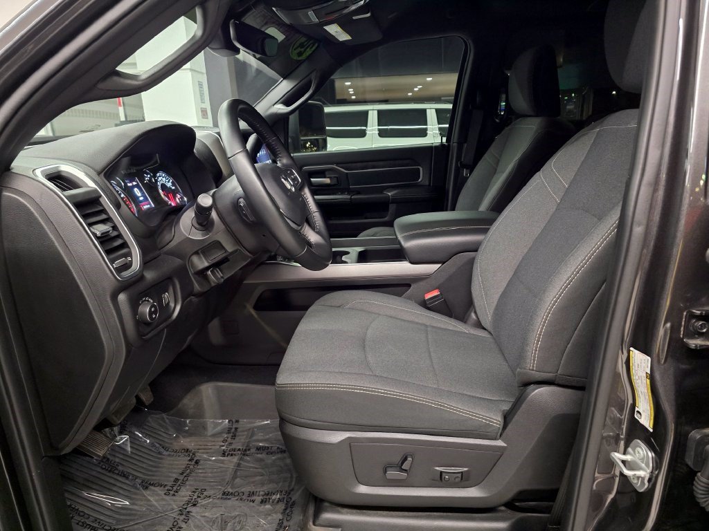 Used 2024 RAM 3500 Big Horn w/ Night Edition AWD/4WD image 18