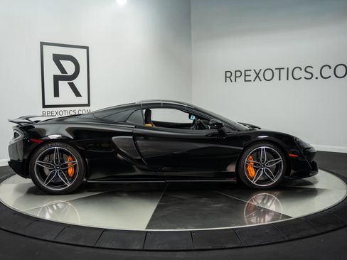 Used 2019 McLaren 570S Spider image 11