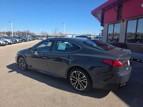 Used 2025 Toyota Camry XLE image 5