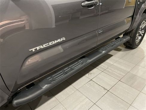 Used 2018 Toyota Tacoma TRD Sport image 8