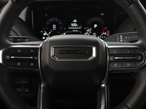 Used 2025 GMC Yukon XL Denali w/ Denali Reserve Package image 29