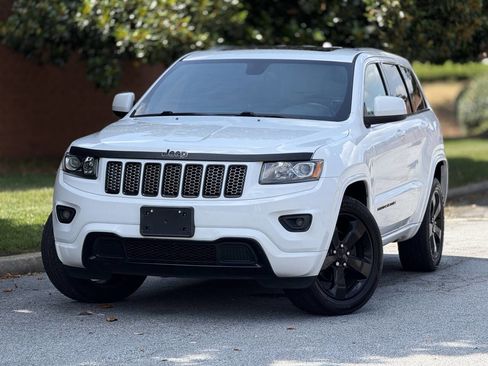 Used 2015 Jeep Grand Cherokee Altitude image 1