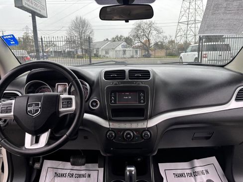 Used 2017 Dodge Journey SE w/ Flexible Seating Group image 12