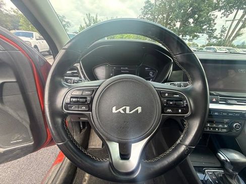 Used 2022 Kia Niro Touring Special Edition FWD image 10