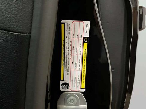 Used 2025 Chrysler Pacifica Select FWD image 89