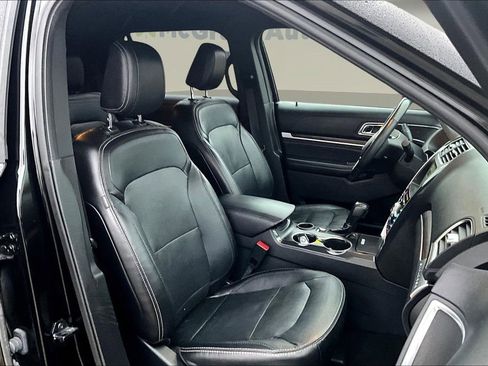 Used 2018 Ford Explorer Limited image 30