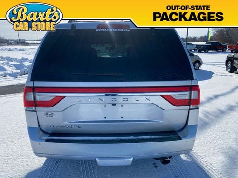 Used 2017 Lincoln Navigator Select image 5