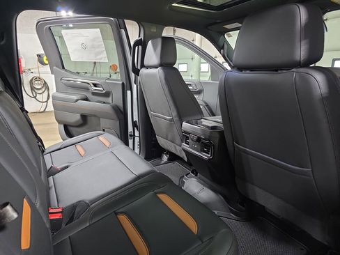 New 2026 GMC Sierra 1500 AT4 w/ AT4 Premium Package AWD/4WD image 11