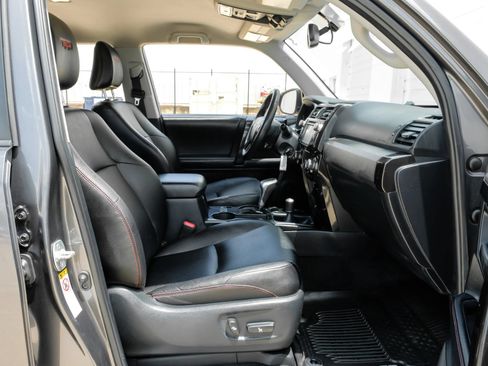 Used 2018 Toyota 4Runner TRD Off-Road Premium AWD/4WD image 36