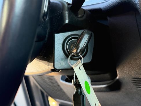 Used 2018 Jeep Wrangler Unlimited Sahara image 30