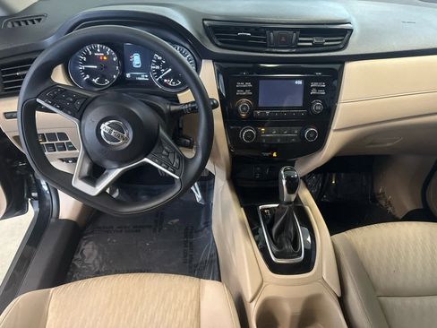 Used 2017 Nissan Rogue S image 9