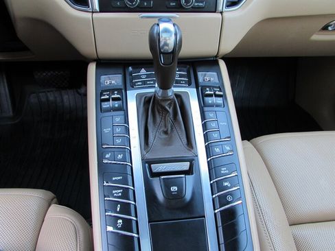 Used 2016 Porsche Macan Turbo AWD/4WD image 20