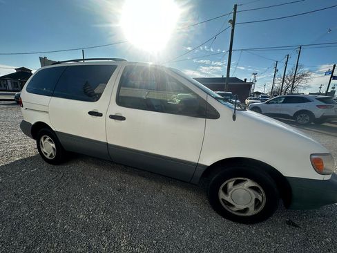 Used 1998 Toyota Sienna LE image 5