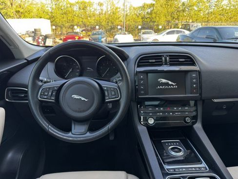 Used 2018 Jaguar F-PACE Premium AWD/4WD image 30