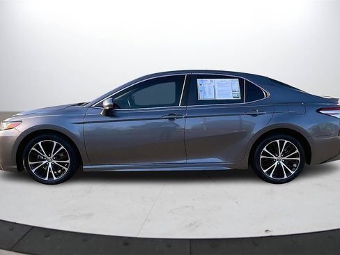 Used 2020 Toyota Camry SE image 6