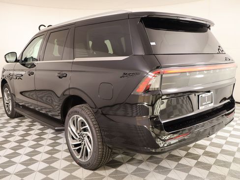 New 2026 Lincoln Navigator Premiere AWD/4WD image 23