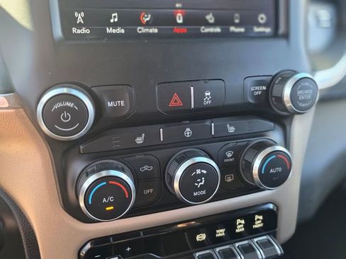 Used 2019 RAM 2500 Laramie AWD/4WD image 32