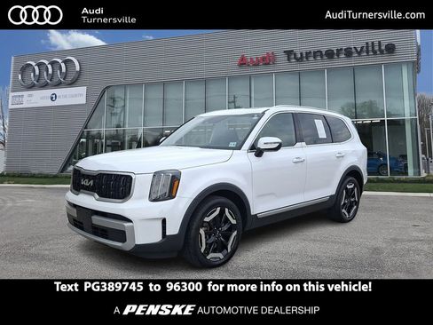 Used 2023 Kia Telluride EX w/ EX Captain's Chair Package FWD image 1