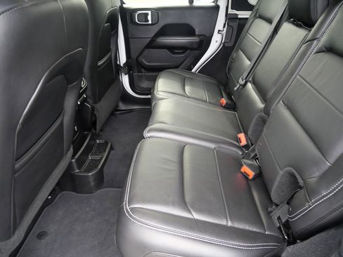 Used 2019 Jeep Wrangler Unlimited Sahara AWD/4WD image 24