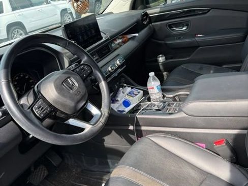 Used 2023 Honda Pilot Touring image 2