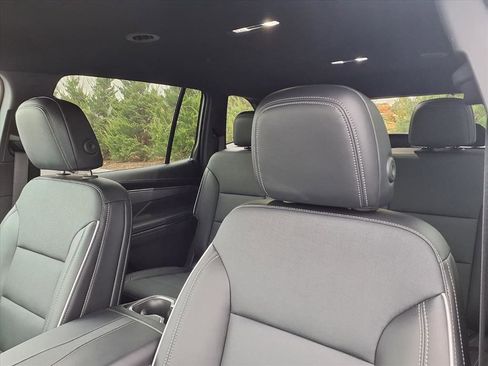 Used 2025 Buick Enclave Preferred w/ Power Package image 11