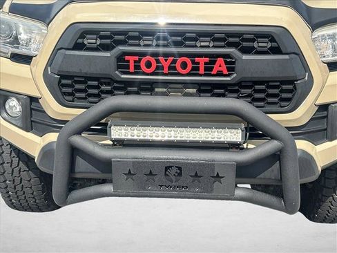 Used 2018 Toyota Tacoma TRD Off-Road w/ Technology Package RWD image 10