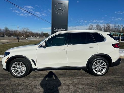 Used 2023 BMW X5 xDrive40i w/ Premium Package image 2