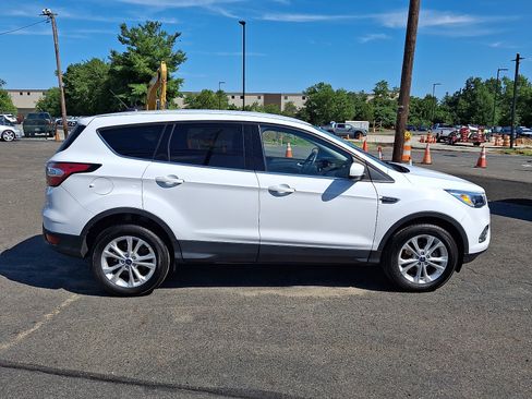 Used 2017 Ford Escape SE FWD image 8