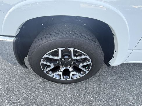 Used 2026 RAM 1500 Laramie AWD/4WD image 30