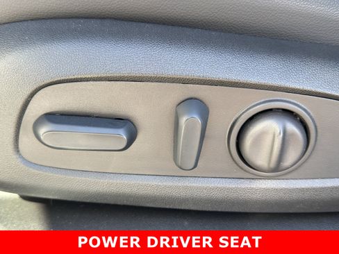 Used 2023 GMC Acadia SLT w/ Elevation Edition image 16