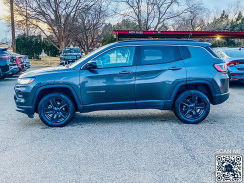 Used 2022 Jeep Compass Latitude image 5