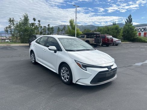 Used 2024 Toyota Corolla LE AWD/4WD image 2
