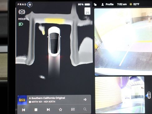 Used 2023 Tesla Model 3 Standard Range image 4